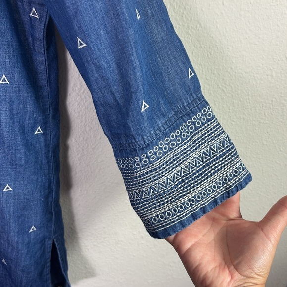 Nic + Zoe Chambray Embroidered Blue Top Tunic size small - Picture 2 of 11